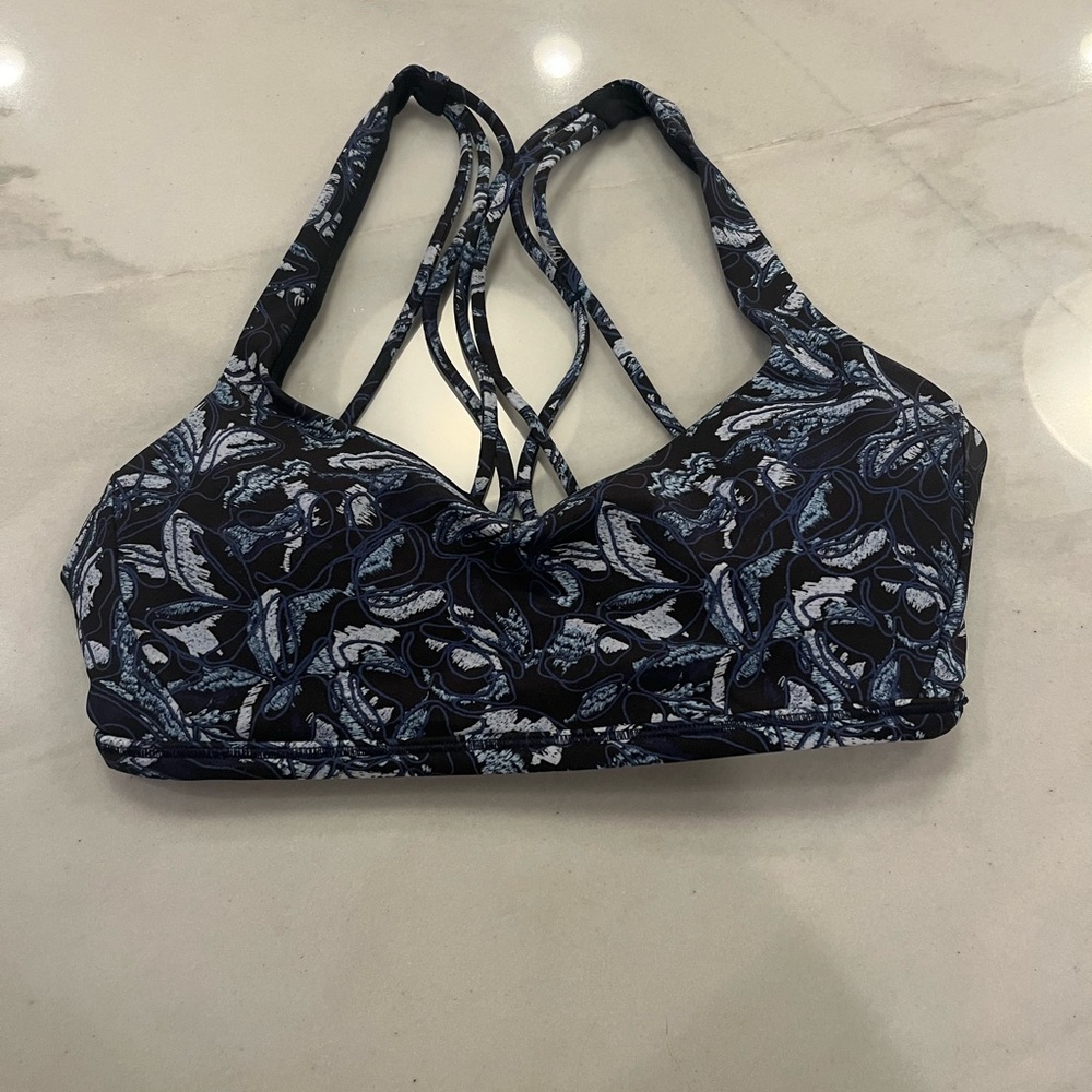 Lululemon Free to Be Bra